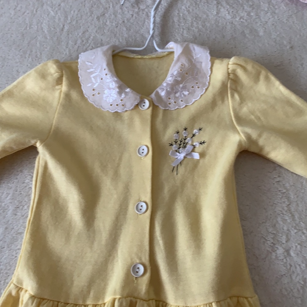 A pretty yellow dress for a 3-4 year old girl. - Picture 4 of 7